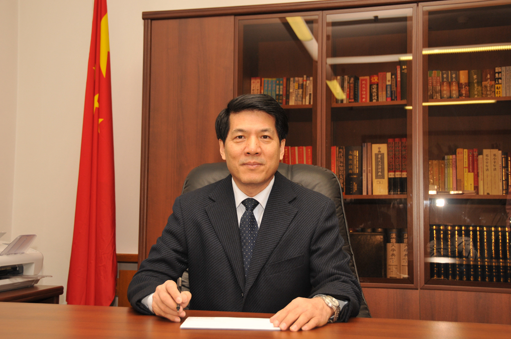 李辉_副本.jpg